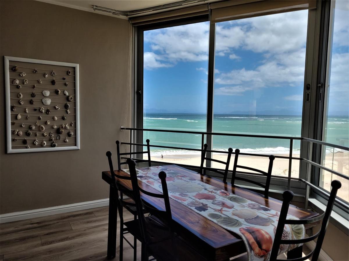 On The Beach At Strand Exterior photo